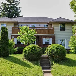 https://susans-villa.niagara-fallshotels.com
