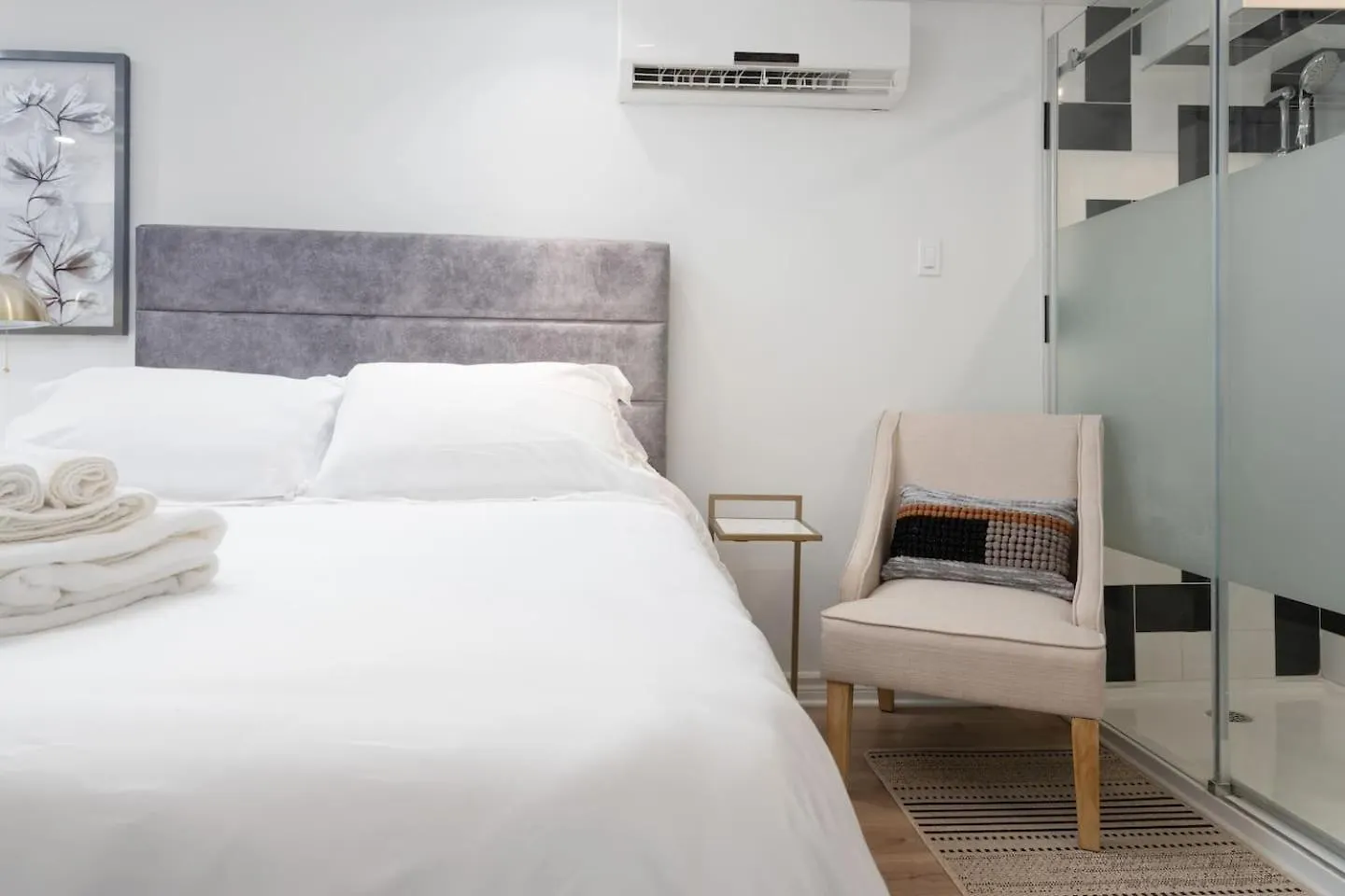 Penfield Suites Montreal Hotel