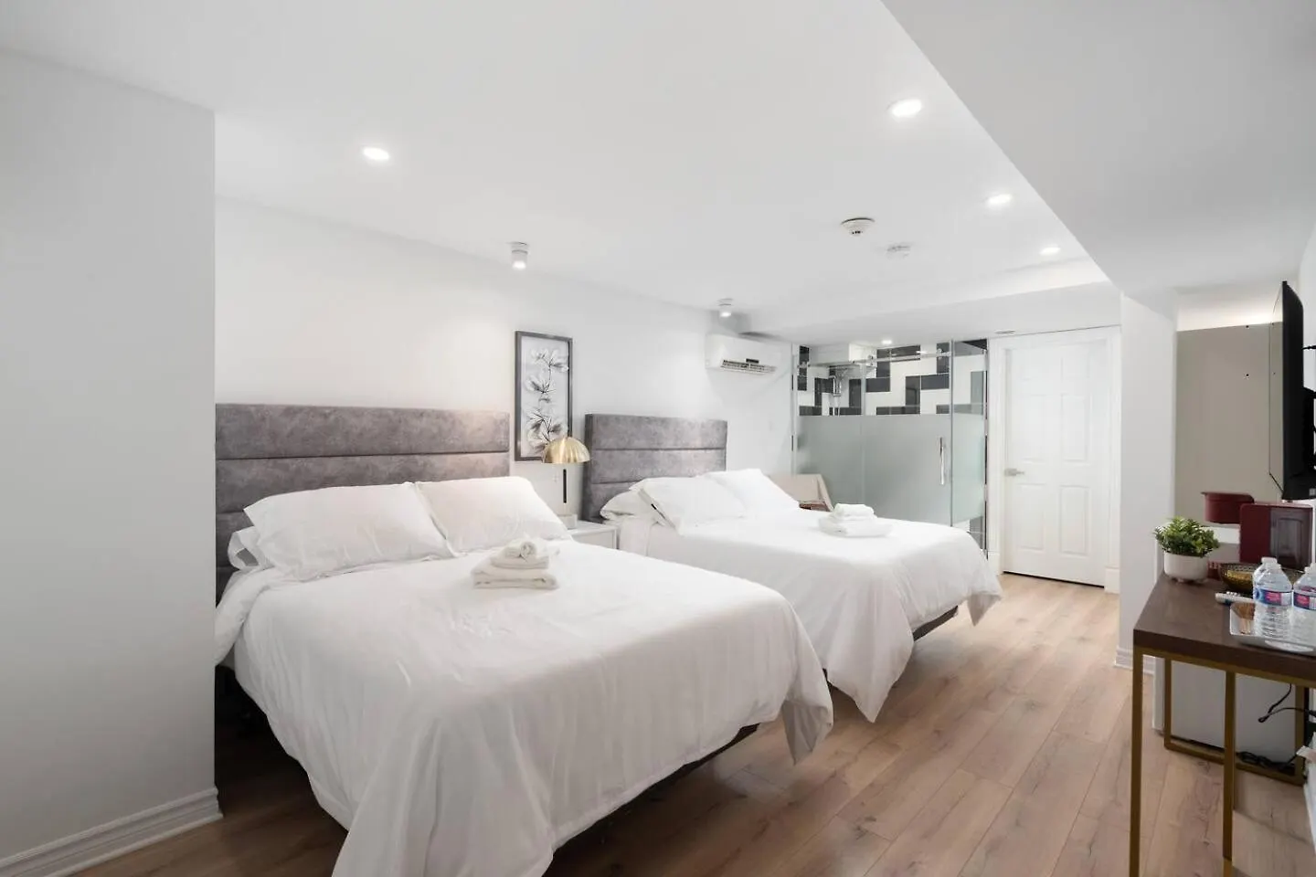 Penfield Suites Montreal Hotel