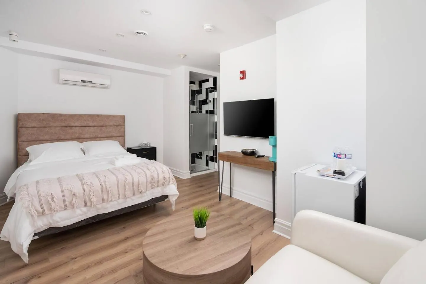 Penfield Suites Montreal Hotel