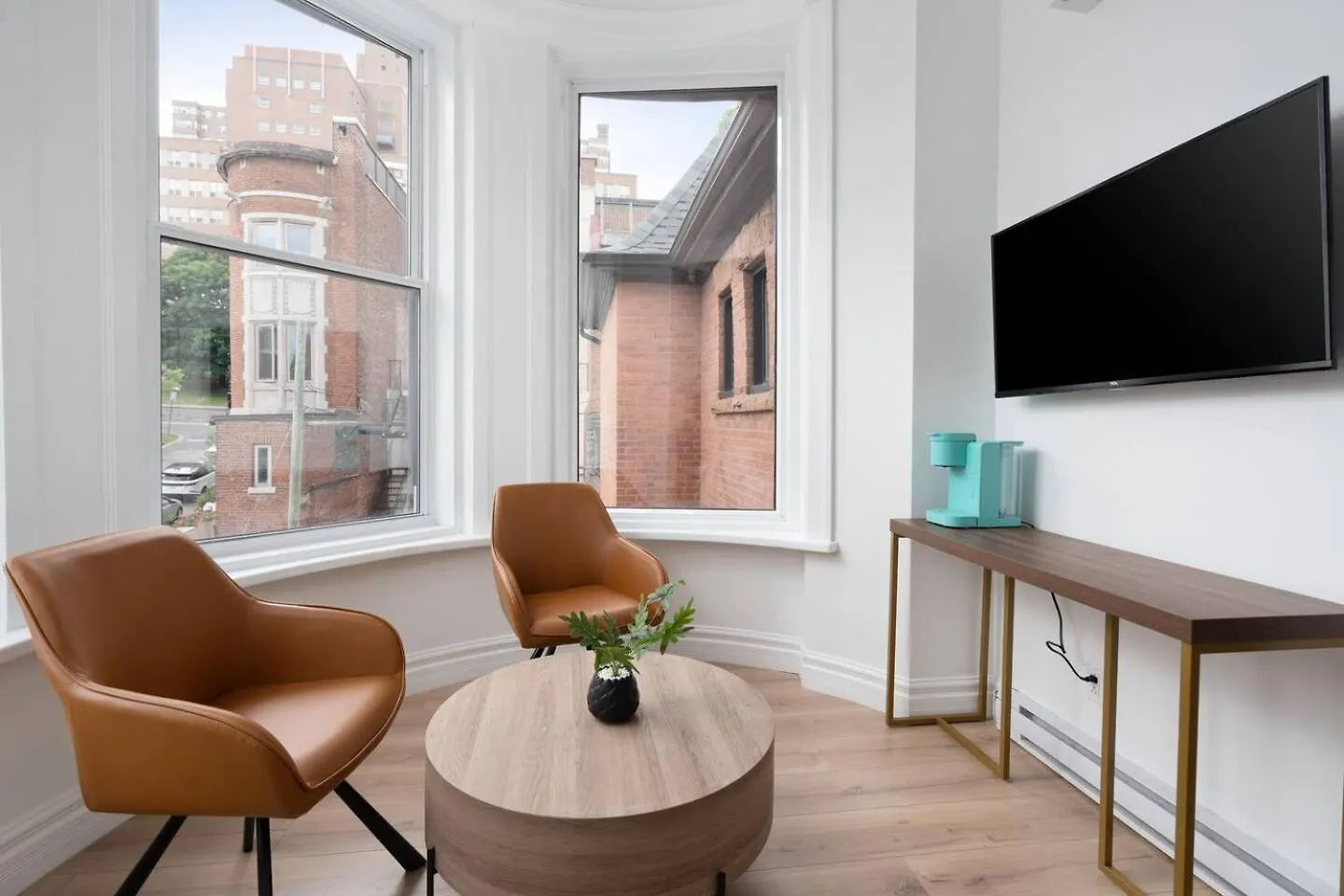 Penfield Suites Montreal Hotel