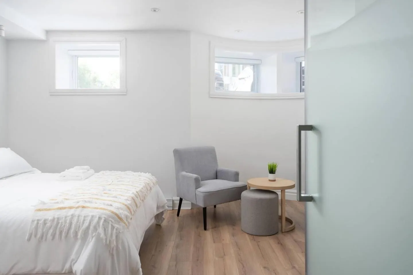 Penfield Suites Montreal Hotel